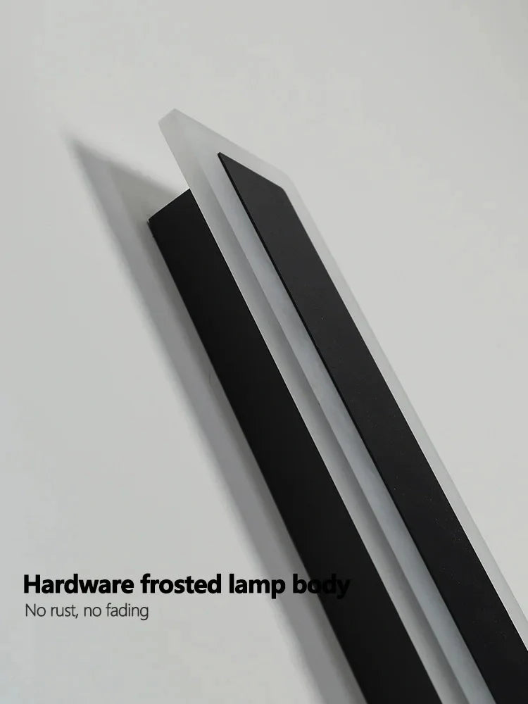 Isabella Outdoor Lamp